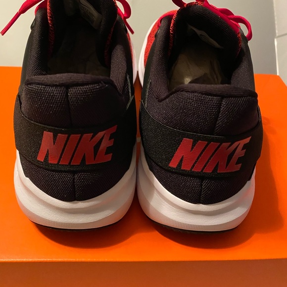 Mens red & black Nike trainers - Picture 3 of 4